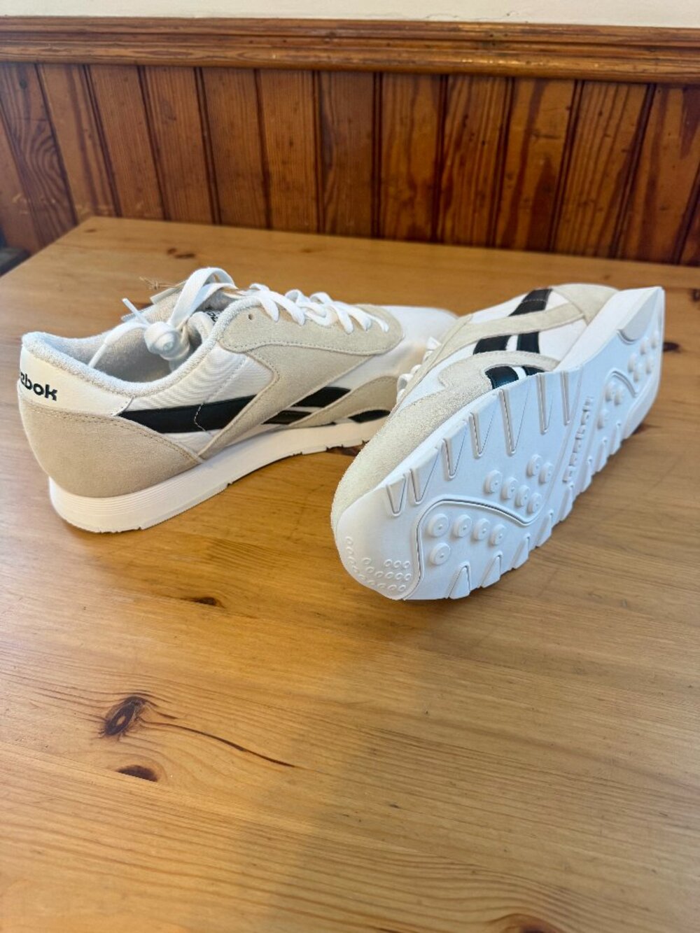 Reebok Classics - Picture 3 of 5